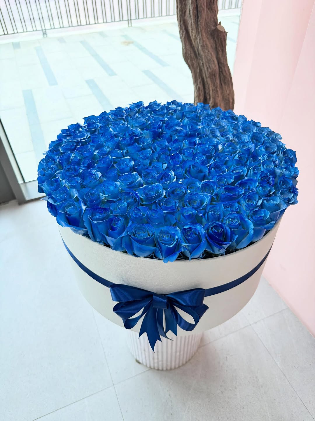 100 Blue Roses Box