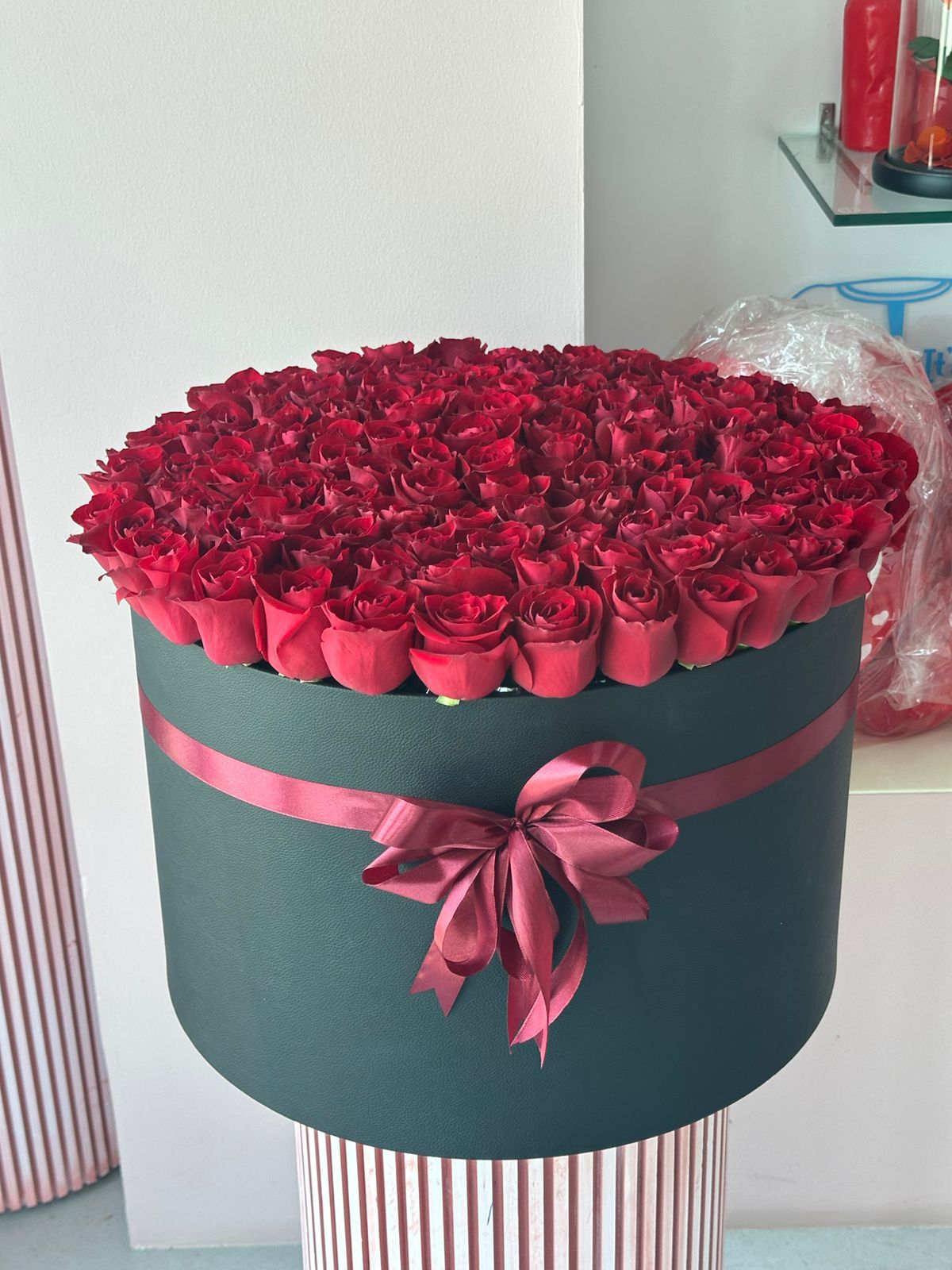 200 Red Roses Box