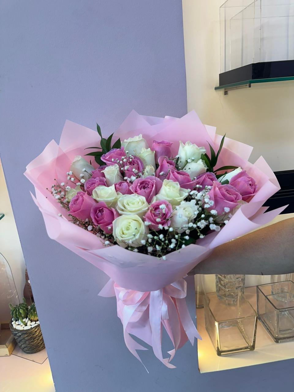 20 Lovely white and Pink Roses Best for Anniversary
